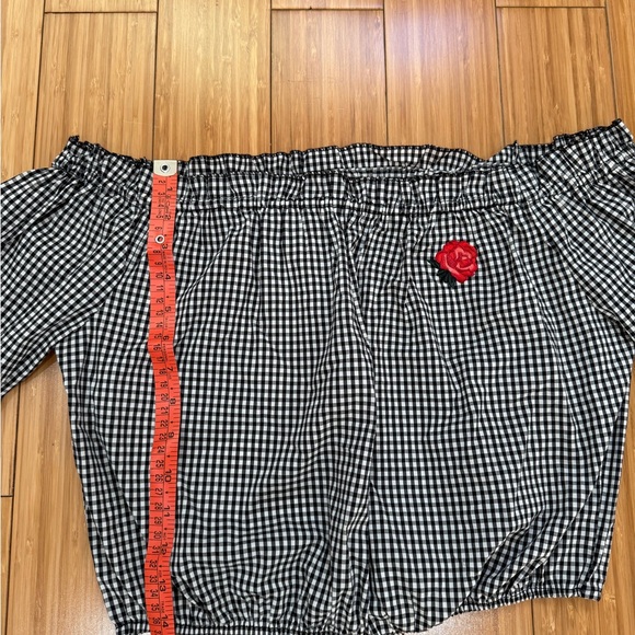 Ambiance Black and white -Crop Top - Picture 4 of 5